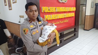 Bayi Perempuan dan Surat Wasiat Ditemukan di Pinggir Jalan Tenggilis Surabaya
