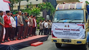 Polda Jatim Salurkan 12.050 Paket Sembako bersama Mahasiswa Jelang Ramadan