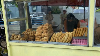 LPG 3 Kg Langka, Pedagang Gorengan Menjerit: Cari Gasnya Susah!