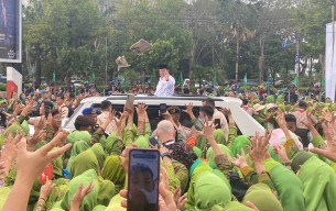 Antusias Sambut Presiden Prabowo, Emak-emak Muslimat NU: ‘Pak Wowo Gemoy’
