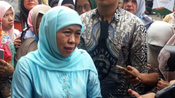 Mengenang Renville Antonio, Khofifah: Perannya Sangat Signifikan di Politik