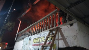 Gedung Sekolah TK di Ketabang Surabaya Terbakar, 12 Unit Damkar Dikerahkan