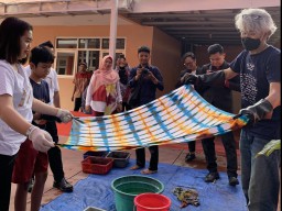 Midtown Hotels Indonesia Adakan DYI Sprei Bekas bersama Disabilitas