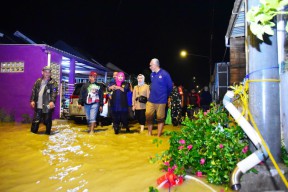 Banjir Gresik, Gubernur Khofifah Pimpin Penanganan Darurat dari Magelang