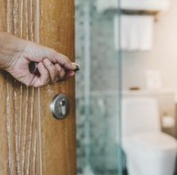 Pegawai Kantoran di Surabaya Direkam di Toilet, Pelaku Diduga Incar Sesama Jenis