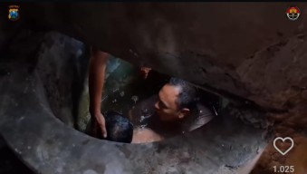 Heroik, Polisi Selamatkan Pemuda Nekat Bunuh Diri di Sumur