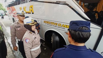 Jelang Mudik Lebaran, Ratusan Bus di Terminal Purabaya Uji Kelayakan