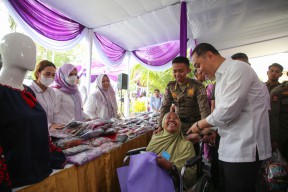 GOW Surabaya Bagikan 23.257 Barang Gratis untuk 4.552 Keluarga Miskin di Garage Day 2025