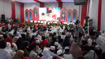 Berbagi di Bulan Ramadan, PDIP Jatim Salurkan Bantuan untuk Anak Yatim di Surabaya