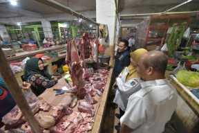 Jelang Lebaran, Harga Bawang Merah dan Daging Naik di Surabaya