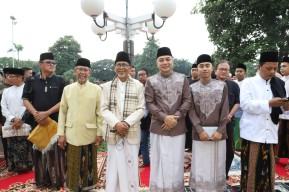 Idulfitri di Balai Kota Surabaya, Wali Kota Eri: Terus Jaga Kejujuran dan Persatuan
