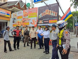 Parkiran Gratis, Kok Bayar? Dishub Surabaya Tindak 18 Jukir Liar Alfamart-Indomart