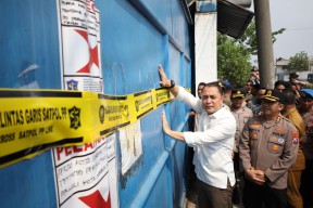 Terbukti Tak Punya Izin TDG, Wali Kota Eri Segel CV Sentosa Seal   