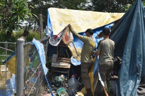 Dugaan Pesta Miras dan Prostitusi, 129 PKL di Bawah Suramadu Ditertibkan