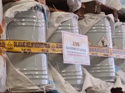 Modus Operandi Importir Ilegal Ribuan Drum Sianida Terungkap