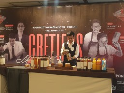 Demi Inovasi Minuman, Kompetisi Racik Mocktail Digelar Mahasiswa Manajemen Perhotelan Unair