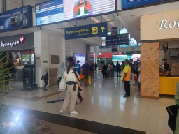 Libur Waisak, 178 Ribu Penumpang Padati Layanan KA Daop 8 Surabaya