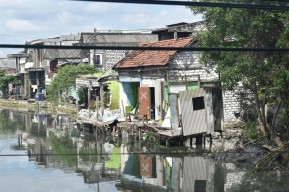 Usai SP 3, Pemkot Gusur Bangunan Liar Bantaran Sungai Kalianak