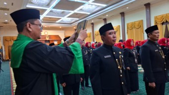 Kepala Sekolah di Jatim Dilantik, Khofifah Tekankan Pendekatan Humanis   