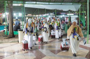 Gelombang Kedua Jemaah Haji Embarkasi Surabaya Berangkat Menuju Jeddah   