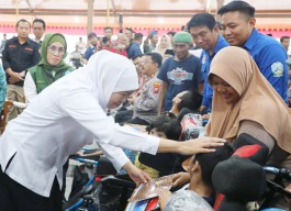 Gubernur Jatim Salurkan Bantuan Rp7,62 Miliar untuk Warga Bangkalan