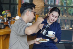 ARTOTEL TS Suites Hadirkan “The Local Hawkers”, Sajikan Kuliner UMKM Surabaya