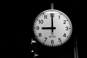 Jam Malam Anak Surabaya Berlaku Mulai Rabu, Nongkrong dan Pacaran Akan Disweeping