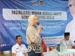 Arzeti Bilbina Ajak Warga Surabaya Peduli Gizi Anak Lewat Program MBG