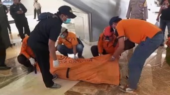 Pria Tewas Jatuh di Tunjungan Plaza Diduga Bunuh Diri, Polisi Temukan Surat Gadai