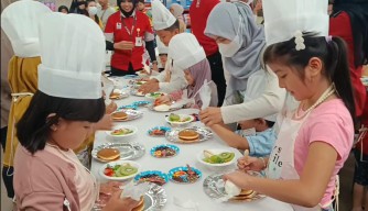 Libur Sekolah, Puluhan Anak Surabaya Ikut Lomba Hias Pancake