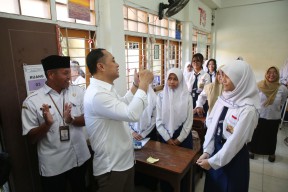 445 Siswa Gamis Daftar SMP Swasta, Pemkot Surabaya Pastikan Tetap Dapat Bantuan