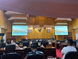 Ruang Sidang DPRD Surabaya Masih Pakai Proyektor, Ketua Komisi A: Itu Jadul