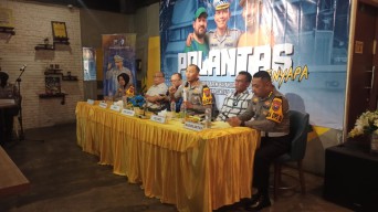 Polisi Menyapa, Cara Baru Polda Jatim Atasi Truk ODOL