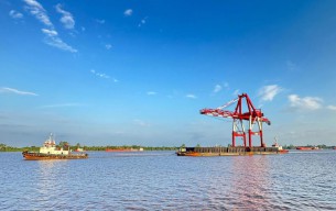 TPK Bagendang Perkuat Fasilitas dengan Tambahan Quay Container Crane