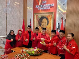 PDIP Surabaya Rayakan HUT ke-80 RI, Yordan Ingatkan Kader untuk Introspeksi dan Solid