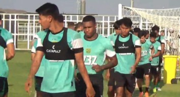 Tiga Pilar Absen, Persebaya Hadapi PSM Makassar dengan Skuad Timpang
