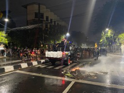 Aksi Massa Berlanjut, Polisi Dorong Demonstran ke Panglima Sudirman