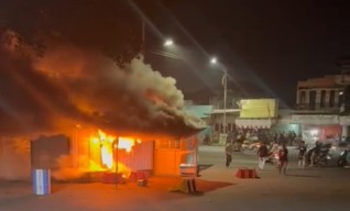 Selain Grahadi, Pos Polisi di Depan DPRD Jatim Juga Dibakar