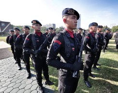 Dedikasi Tinggi, Kapolri Beri Penghargaan KPLB kepada Anggota Brimob Polda Jatim