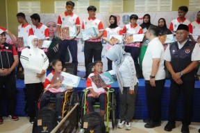 Haornas di Mojokerto, Gubernur Jatim dan Wali Kota Serahkan Bantuan Atlet Paralimpik