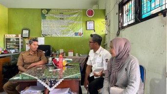Kasus Ijazah Ditahan Rp 3 Juta, Azhar Kahfi Advokasi Langsung Siswi SMA di Surabaya