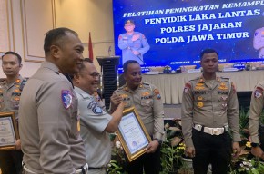 Angka Lakalantas Turun 44,6 Persen, Polres Tanjung Perak Diganjar Penghargaan