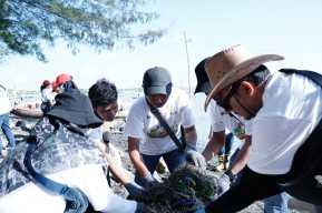 World Clean Up Day, PLN Bersama Pemkot Surabaya Gelar Aksi Bersih Pantai