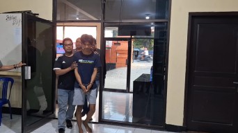 Bobol Indomart, Maling Tertangkap dengan 400 Slop Rokok di Atas Plafon