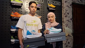 Pasutri Mojokerto Produksi Sepatu Running, Omzet Capai Rp250 Juta per Pekan