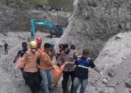 Tim SAR Evakuasi Sopir Tewas Akibat Longsor Tambang Galian C Magetan