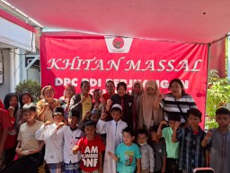 70 Anak Ikuti Khitan Massal PDIP Surabaya, Risma: Kita Hadir Saat Rakyat Butuh