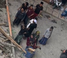 Evakuasi Massal, Puluhan Ambulans Dikerahkan ke Gedung Ambruk Ponpes Al Khoziny