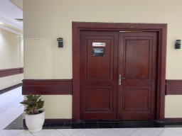 Papan Nama Anggota DPRD Surabaya Dicopot, Takut?