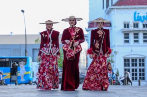 Rini Indriyani Bawa Filosofi Batik Surabaya ke Ajang Modest Fashion